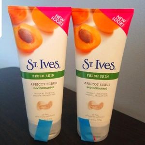 St. Ives Apricot Scrub Lot of 2